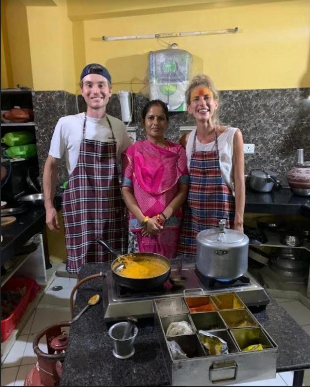 Black Pepper Home Stay Udaipur Bagian luar foto