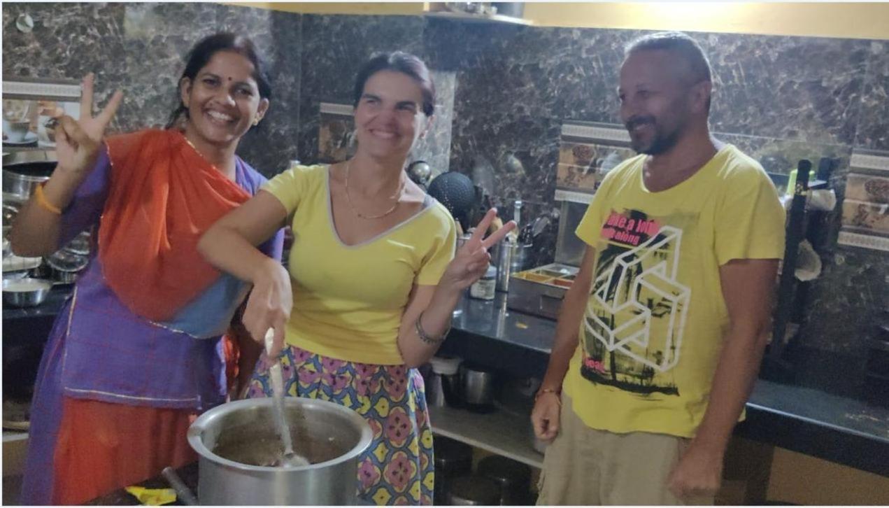 Black Pepper Home Stay Udaipur Bagian luar foto