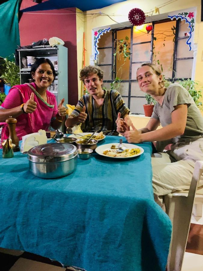 Black Pepper Home Stay Udaipur Bagian luar foto