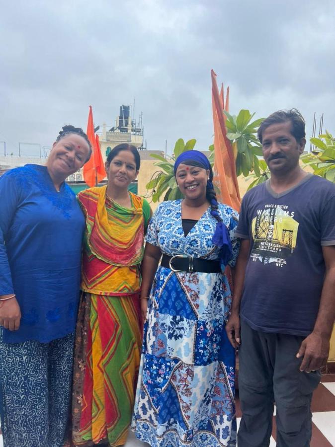 Black Pepper Home Stay Udaipur Bagian luar foto
