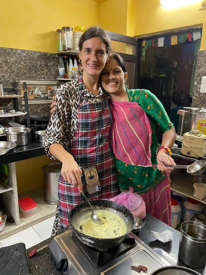 Black Pepper Home Stay Udaipur Bagian luar foto