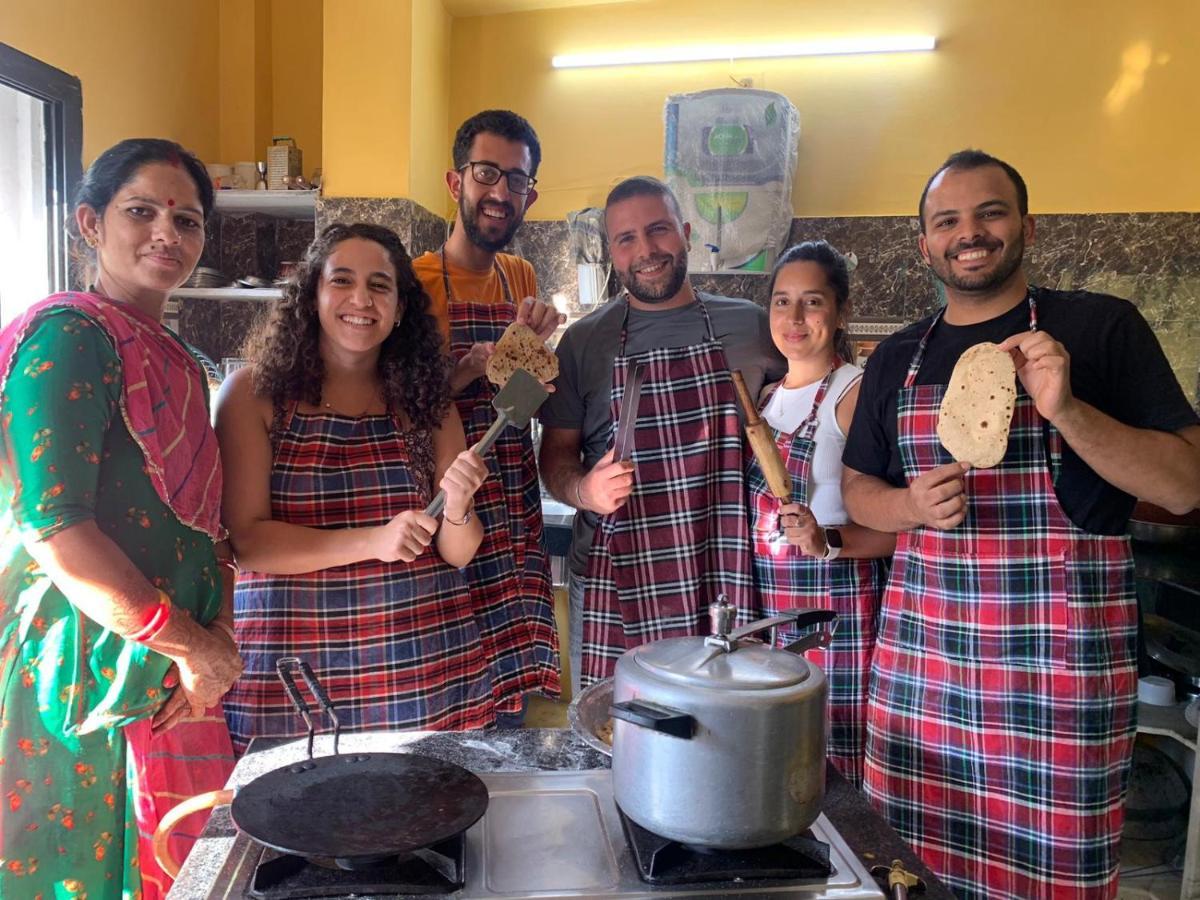 Black Pepper Home Stay Udaipur Bagian luar foto