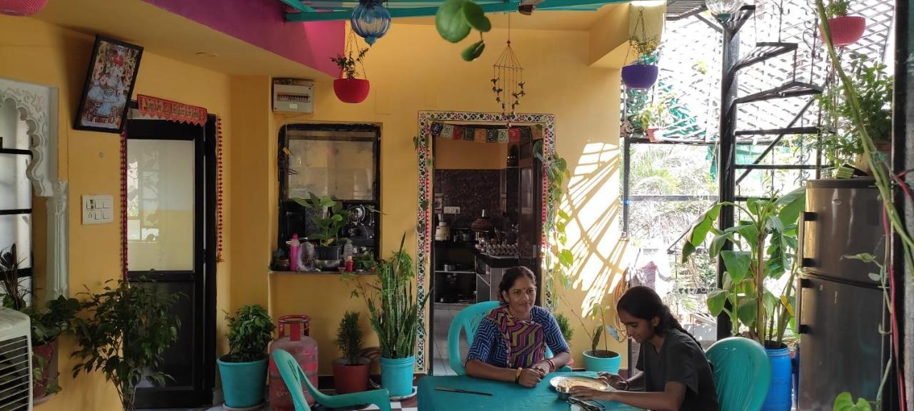 Black Pepper Home Stay Udaipur Bagian luar foto
