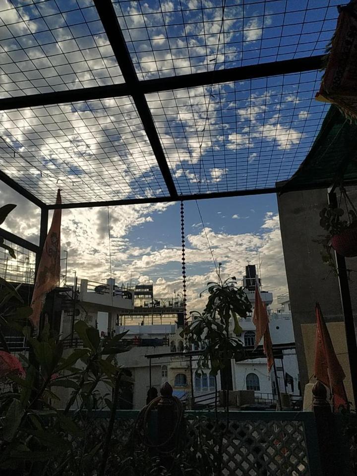 Black Pepper Home Stay Udaipur Bagian luar foto