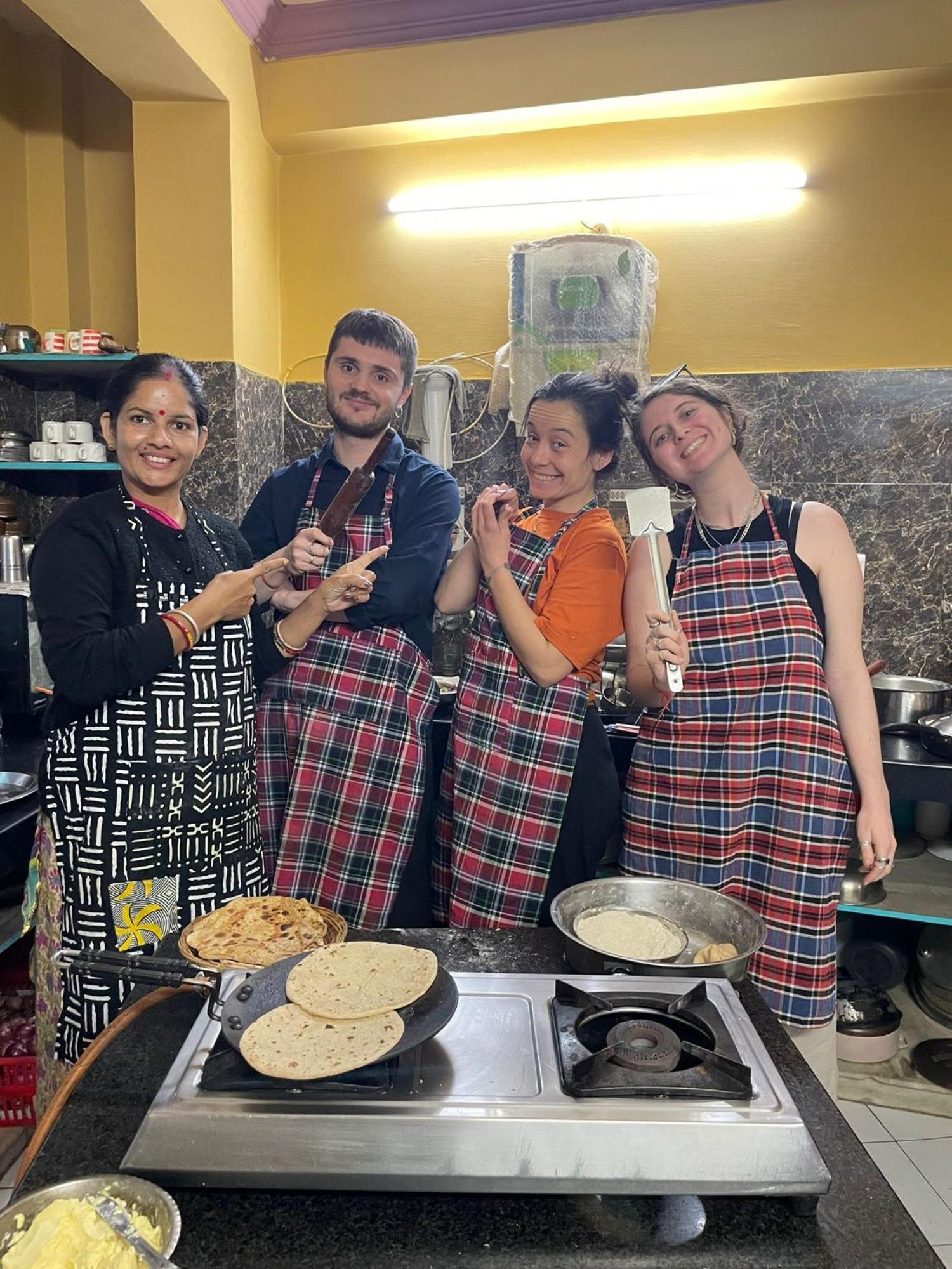 Black Pepper Home Stay Udaipur Bagian luar foto