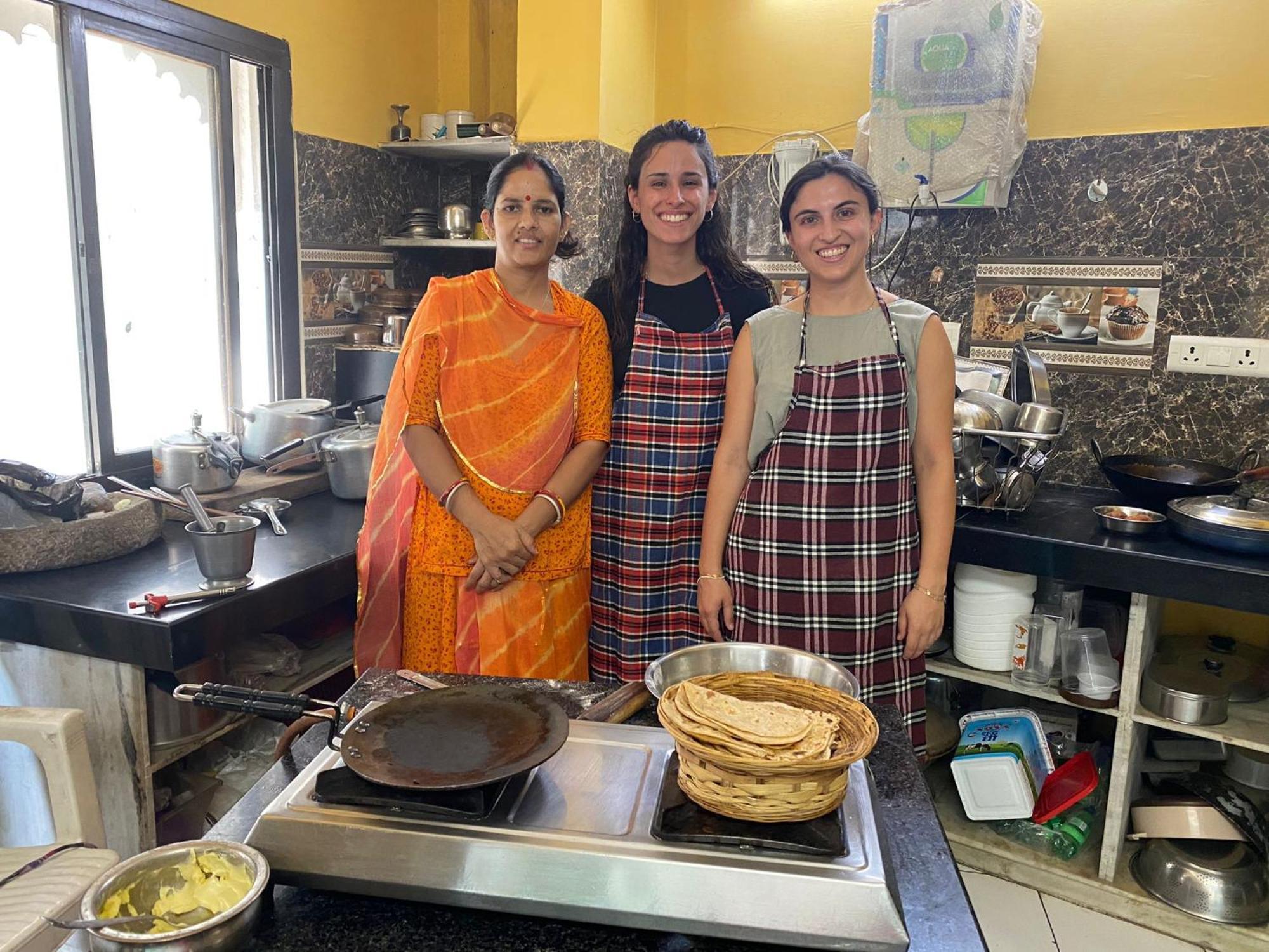 Black Pepper Home Stay Udaipur Bagian luar foto
