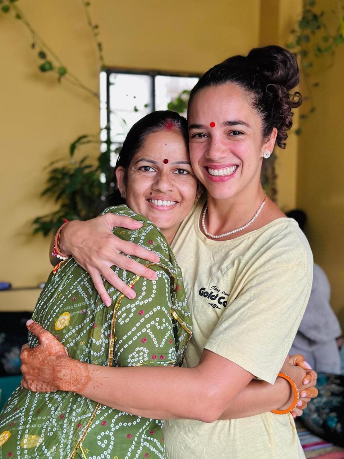 Black Pepper Home Stay Udaipur Bagian luar foto