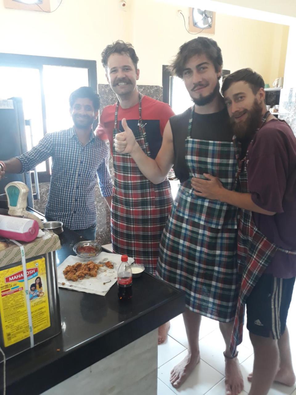 Black Pepper Home Stay Udaipur Bagian luar foto