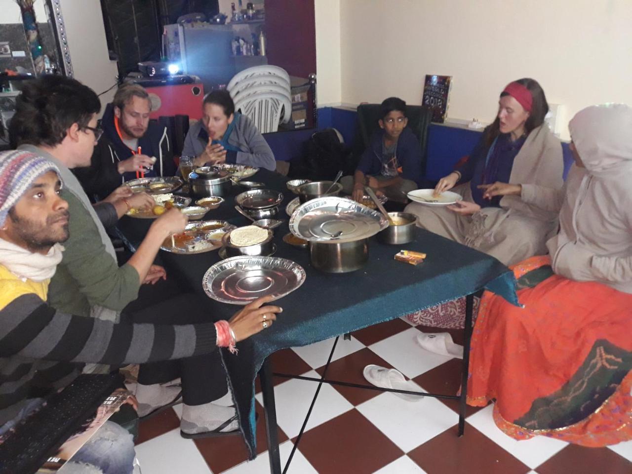 Black Pepper Home Stay Udaipur Bagian luar foto