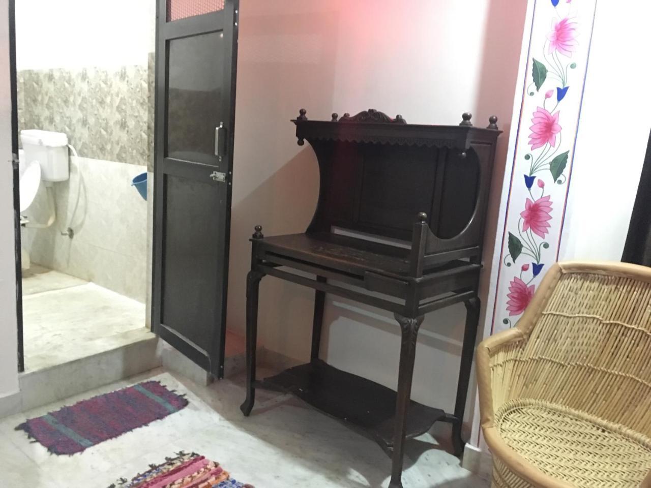 Black Pepper Home Stay Udaipur Bagian luar foto